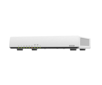Router QNAP QHora-301W (3600Mb/s a/b/g/n/ac/ax 2x10GbE, 4xLAN)